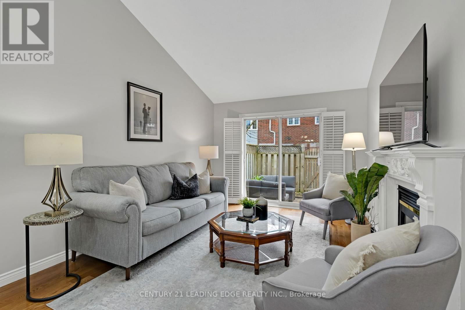 9 - 2435 WOODWARD AVENUE Image 7