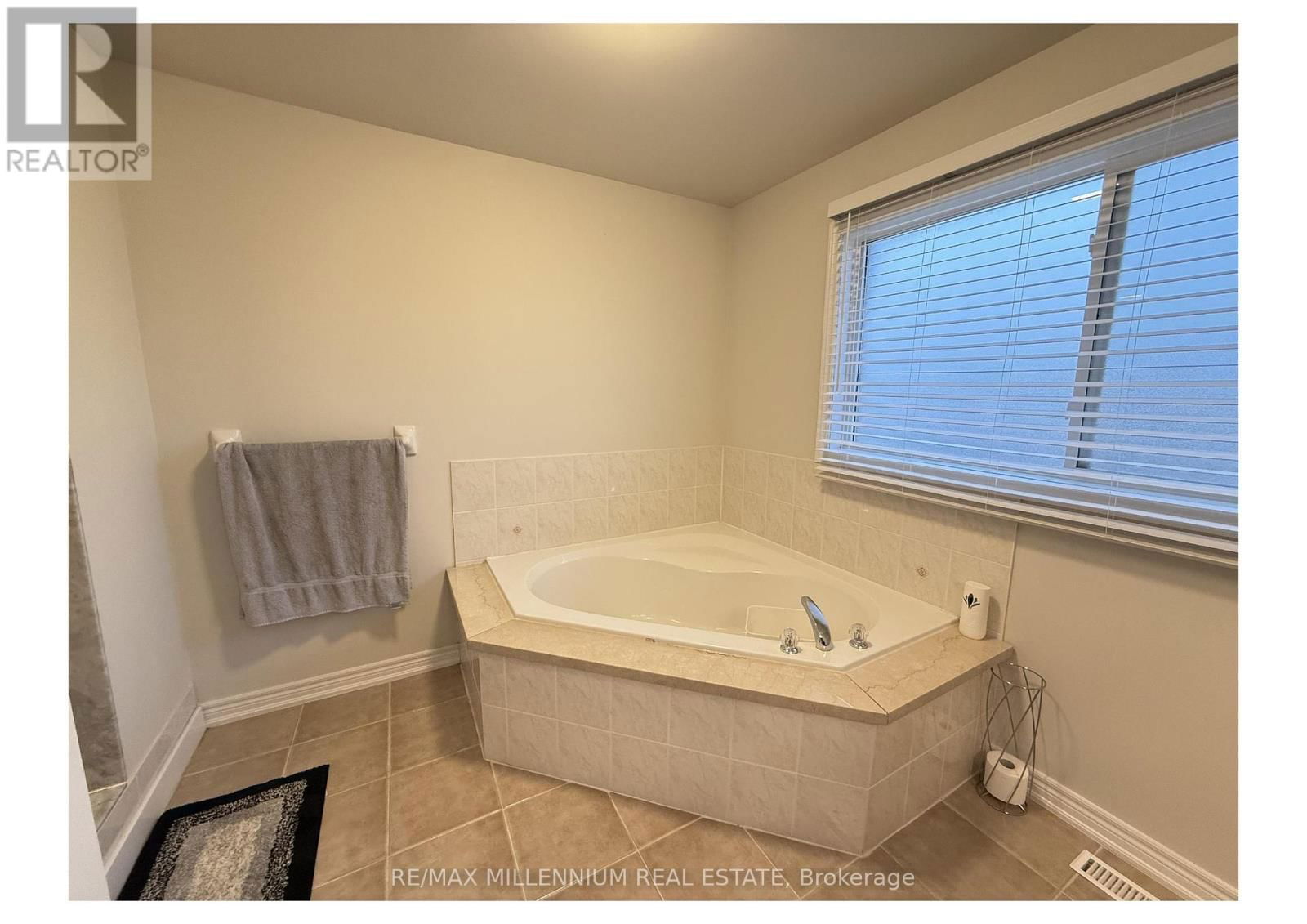 77 EMILY CARR CRESCENT Image 27