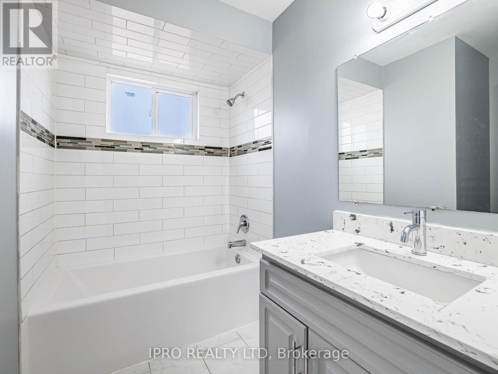 UPPER - 7458 CATALPA ROAD Image 18