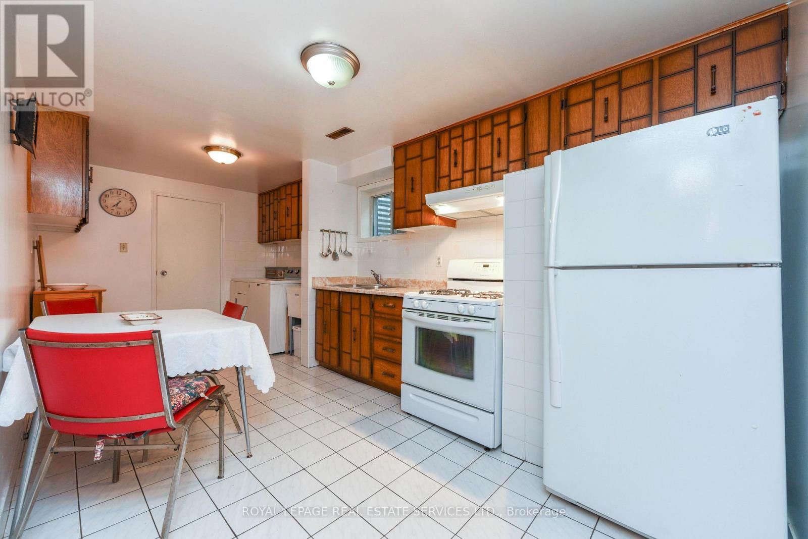 2696 CRYSTALBURN AVENUE Image 35