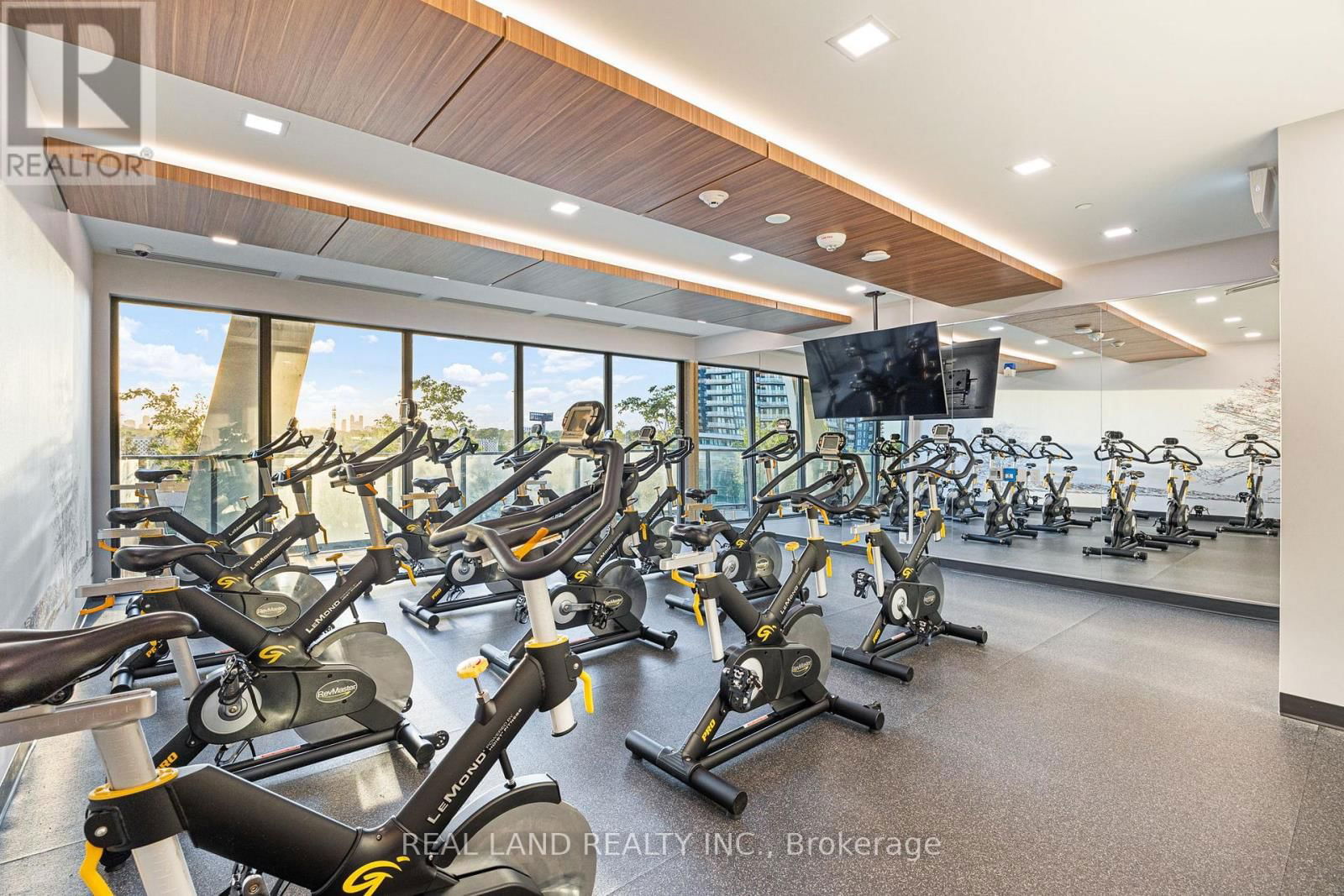 1208 - 20 SHORE BREEZE DRIVE Image 12