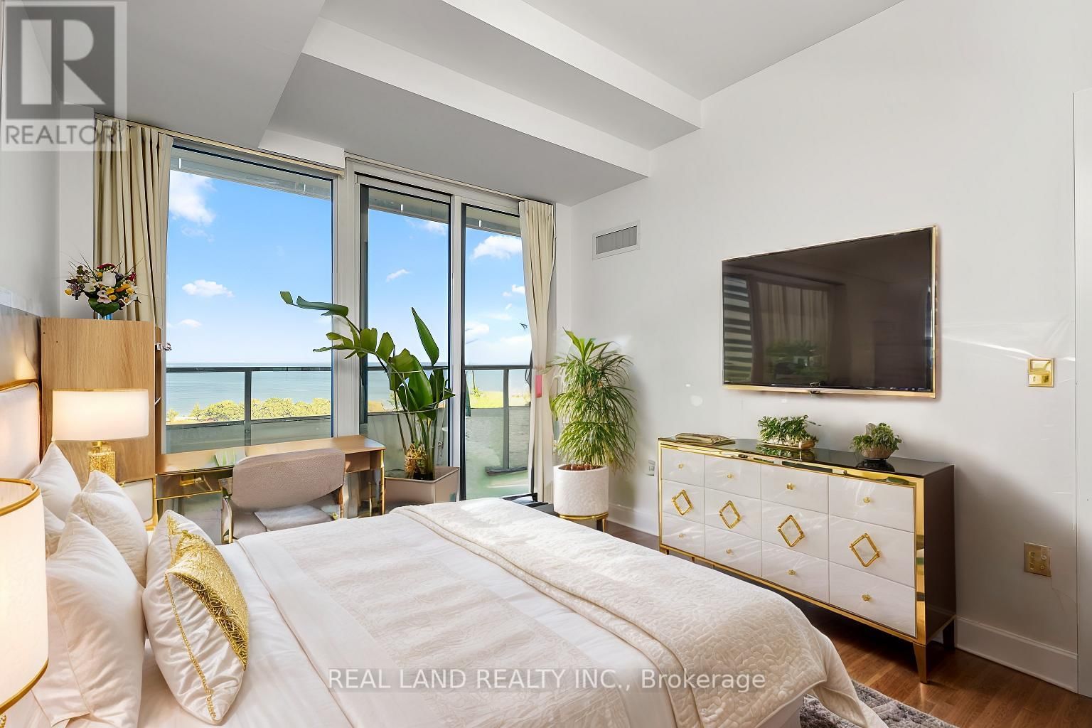 1208 - 20 SHORE BREEZE DRIVE Image 2