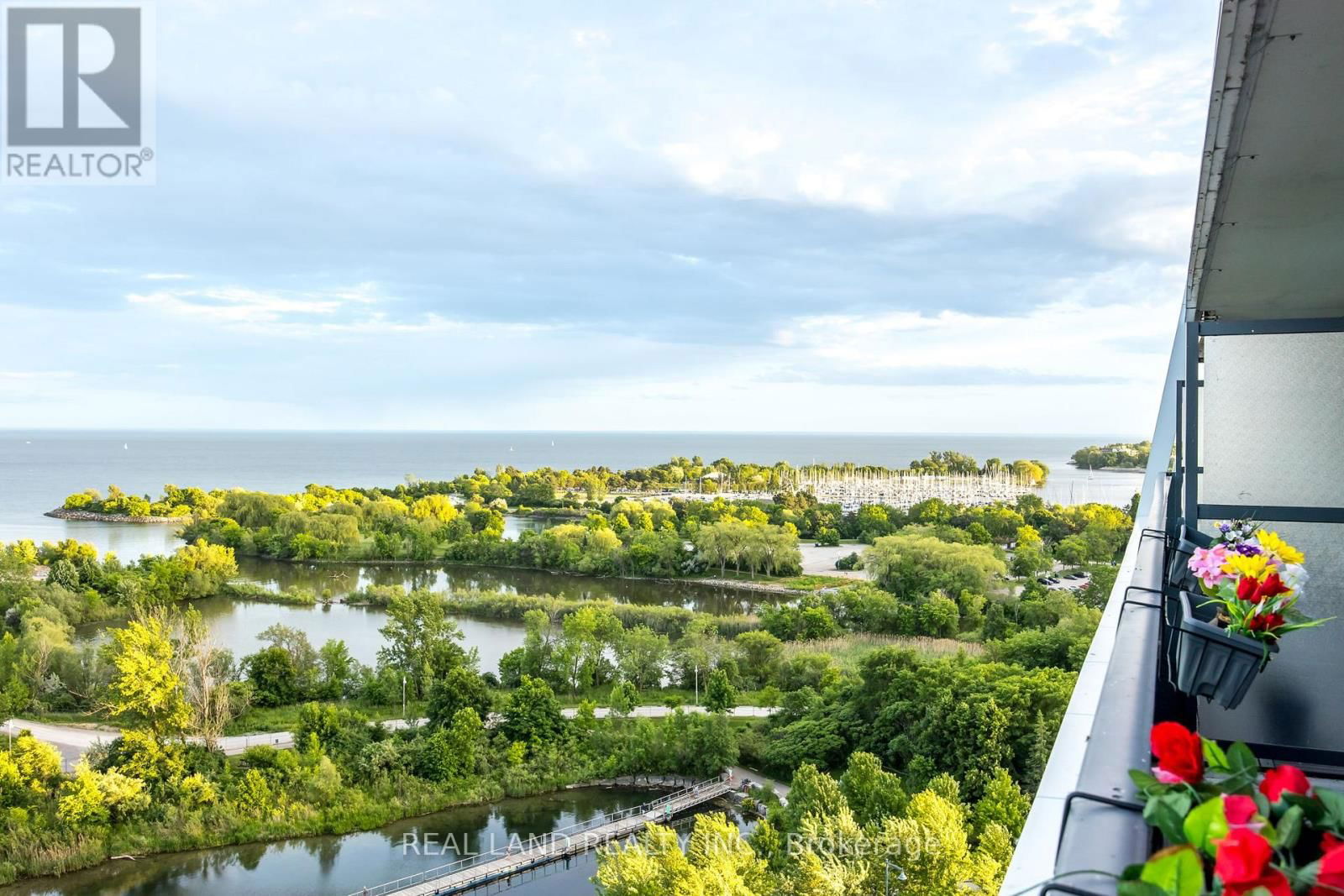 1208 - 20 SHORE BREEZE DRIVE Image 9
