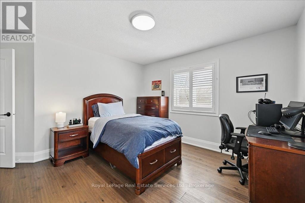 2144 BLACKFOREST CRESCENT Image 28