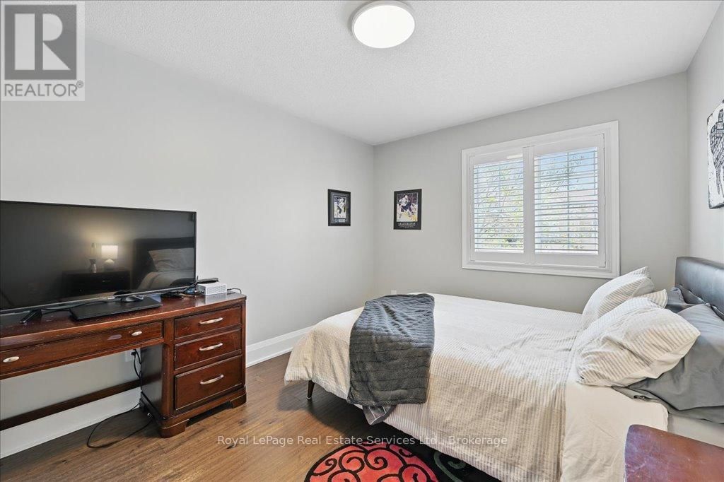 2144 BLACKFOREST CRESCENT Image 30