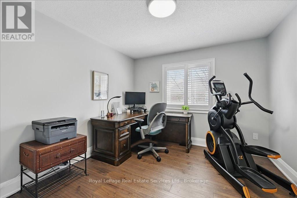 2144 BLACKFOREST CRESCENT Image 31
