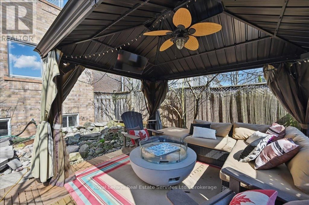 2144 BLACKFOREST CRESCENT Image 43