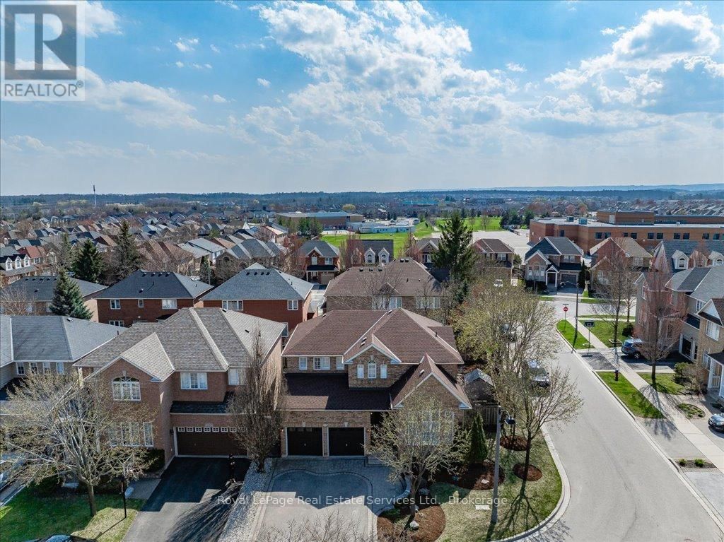 2144 BLACKFOREST CRESCENT Image 48