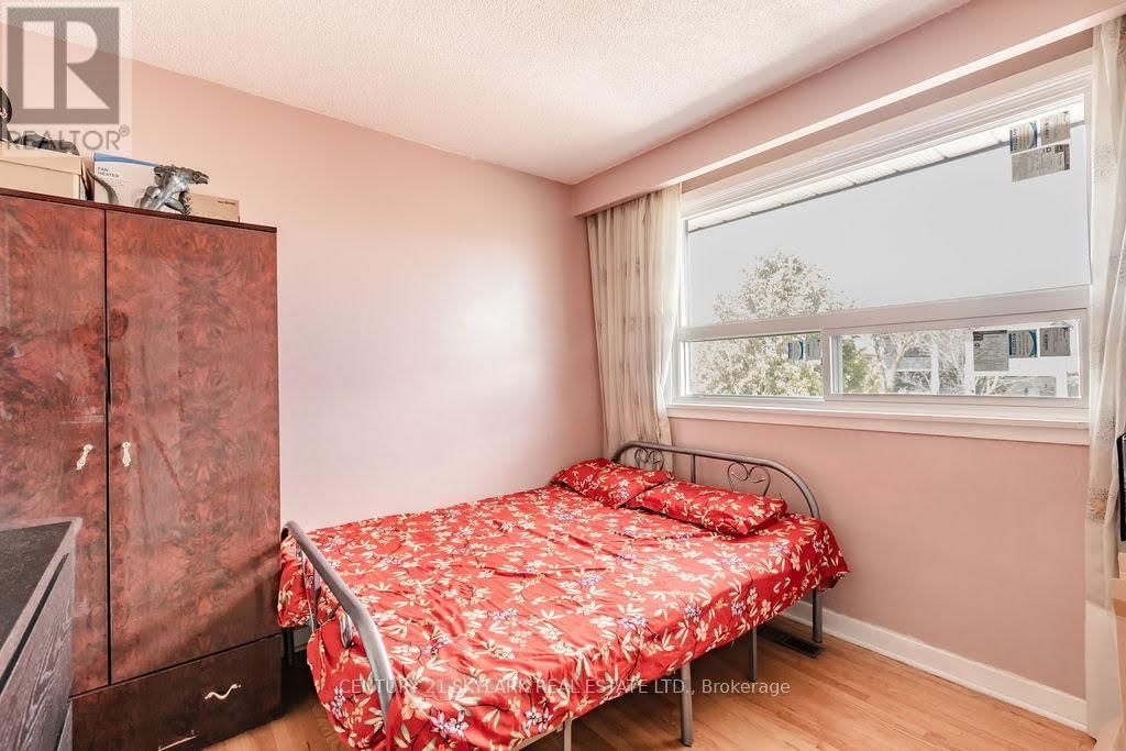 174 SILVERSTONE DRIVE Image 11