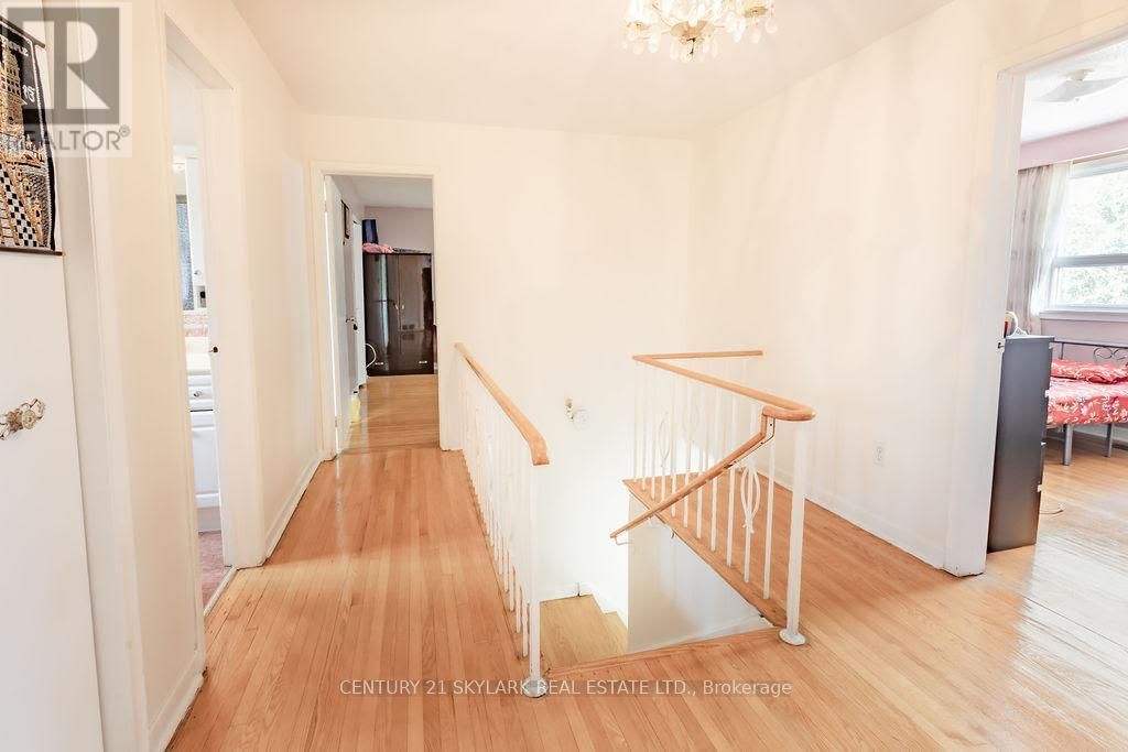 174 SILVERSTONE DRIVE Image 16