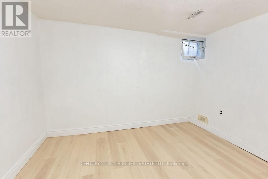 174 SILVERSTONE DRIVE Image 17