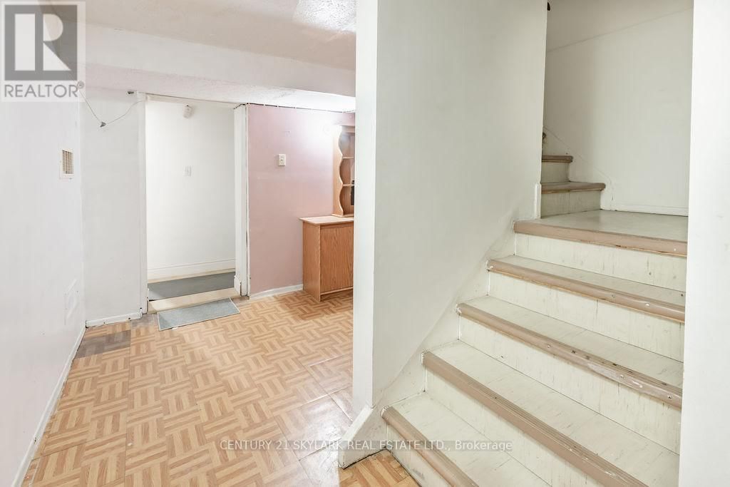 174 SILVERSTONE DRIVE Image 18