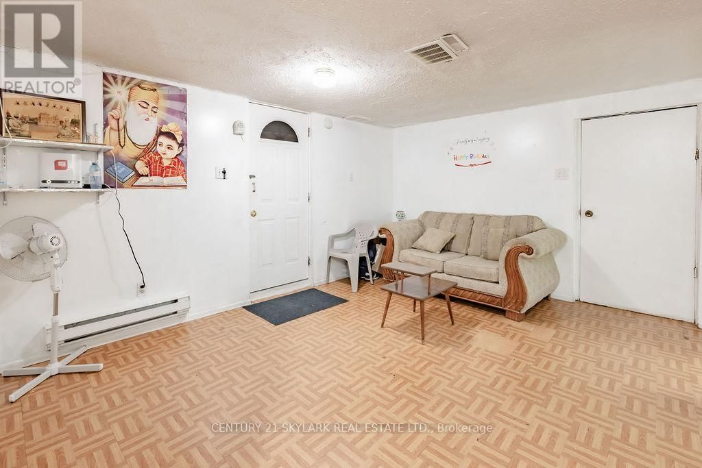 174 SILVERSTONE DRIVE Image 20