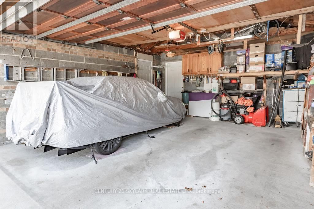 174 SILVERSTONE DRIVE Image 24