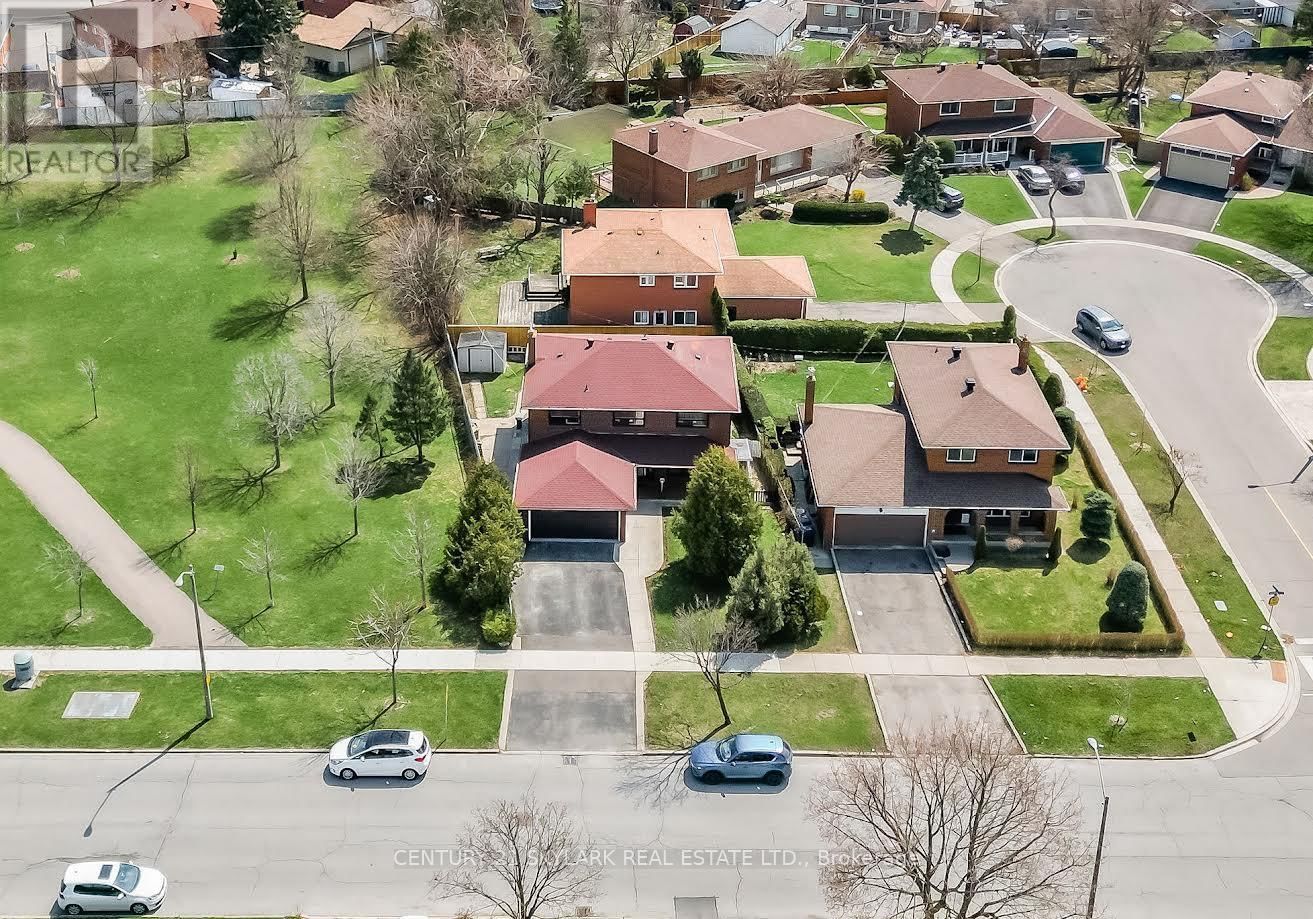 174 SILVERSTONE DRIVE Image 29
