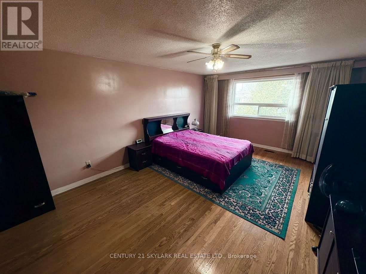 174 SILVERSTONE DRIVE Image 30