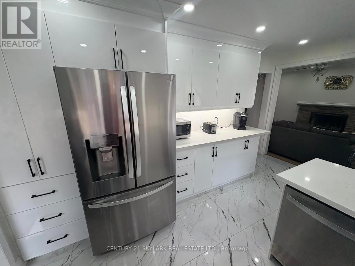 174 SILVERSTONE DRIVE Image 31