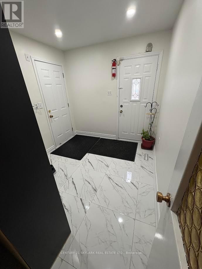 174 SILVERSTONE DRIVE Image 35