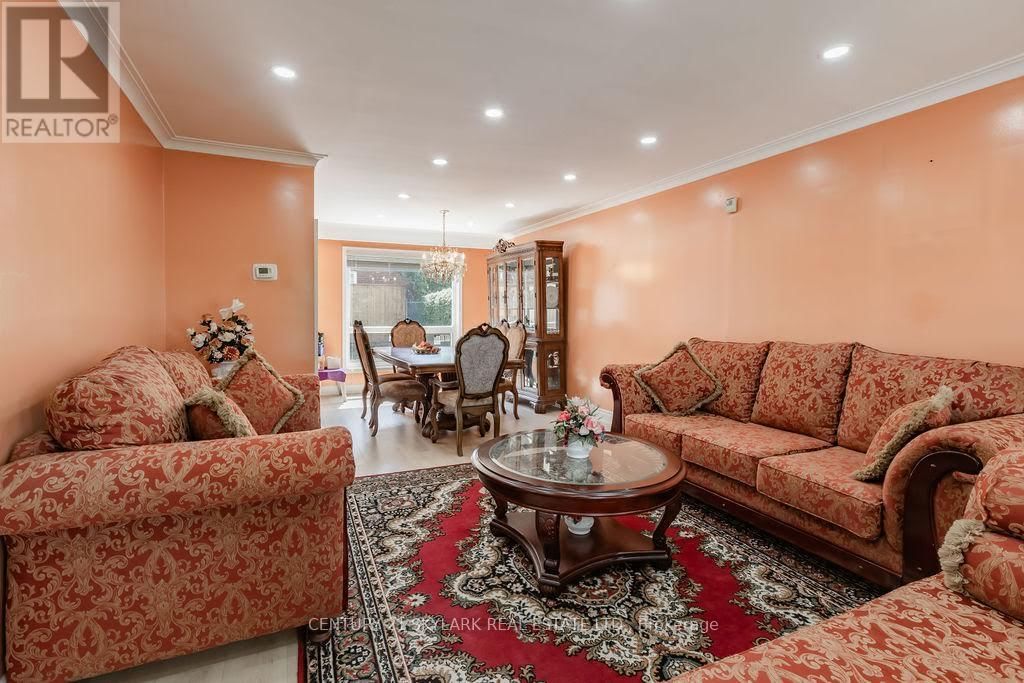174 SILVERSTONE DRIVE Image 4