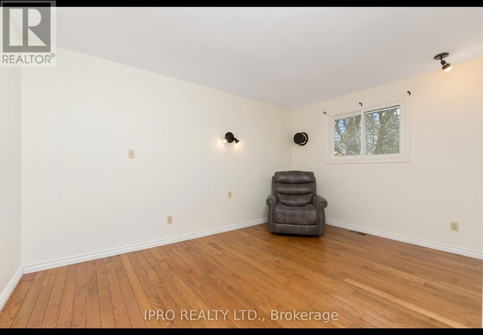 53 CHARLES STREET Image 12