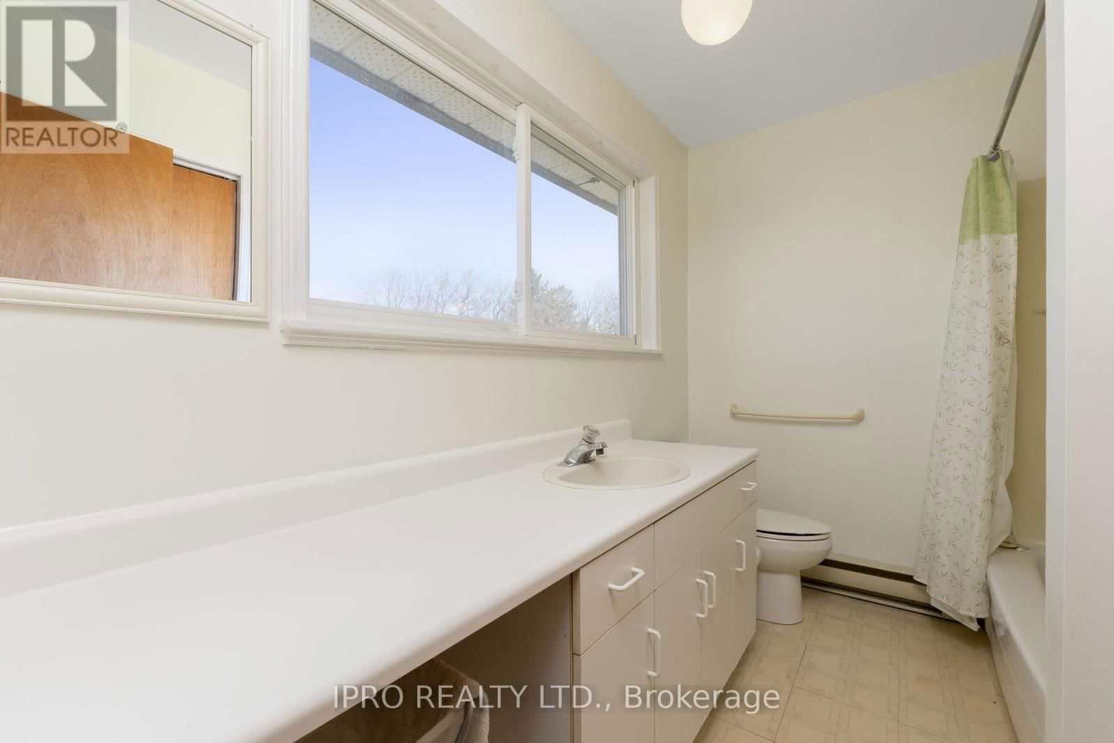 53 CHARLES STREET Image 17