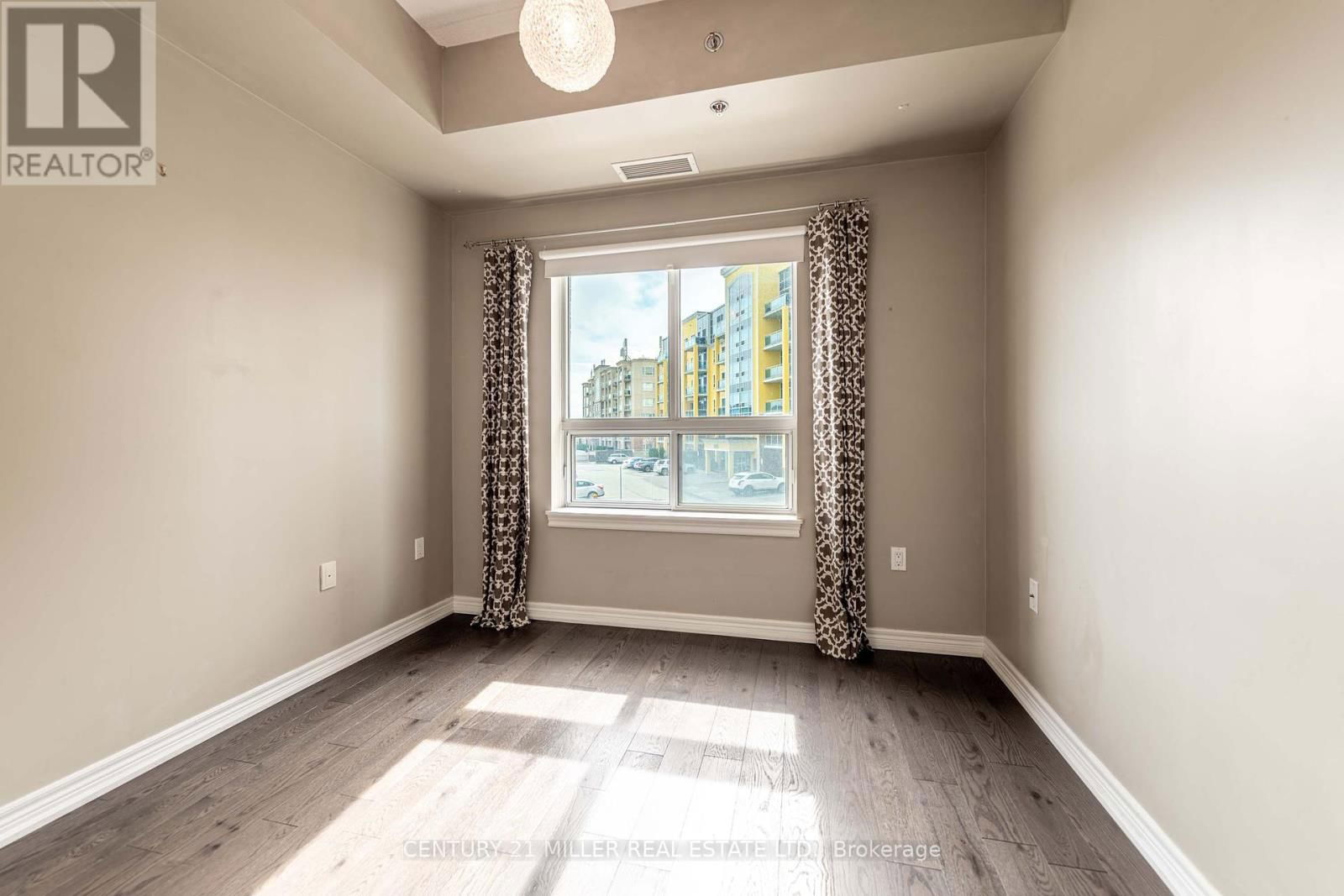 212 - 1421 COSTIGAN ROAD Image 10
