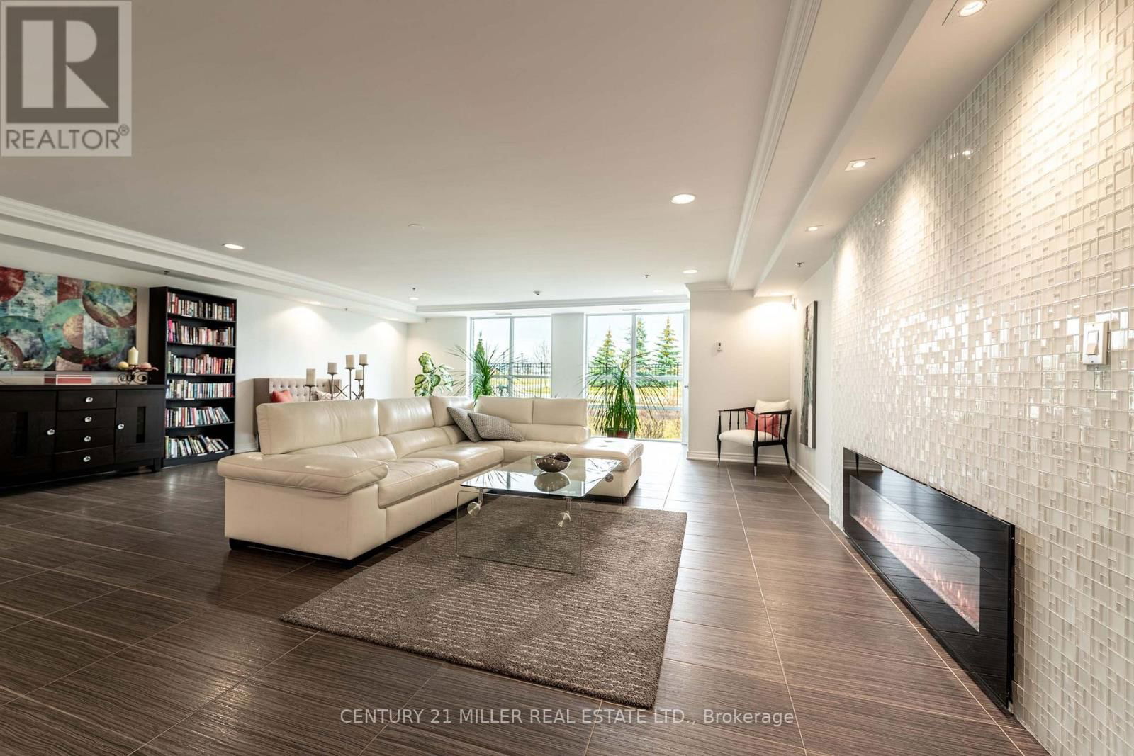 212 - 1421 COSTIGAN ROAD Image 3
