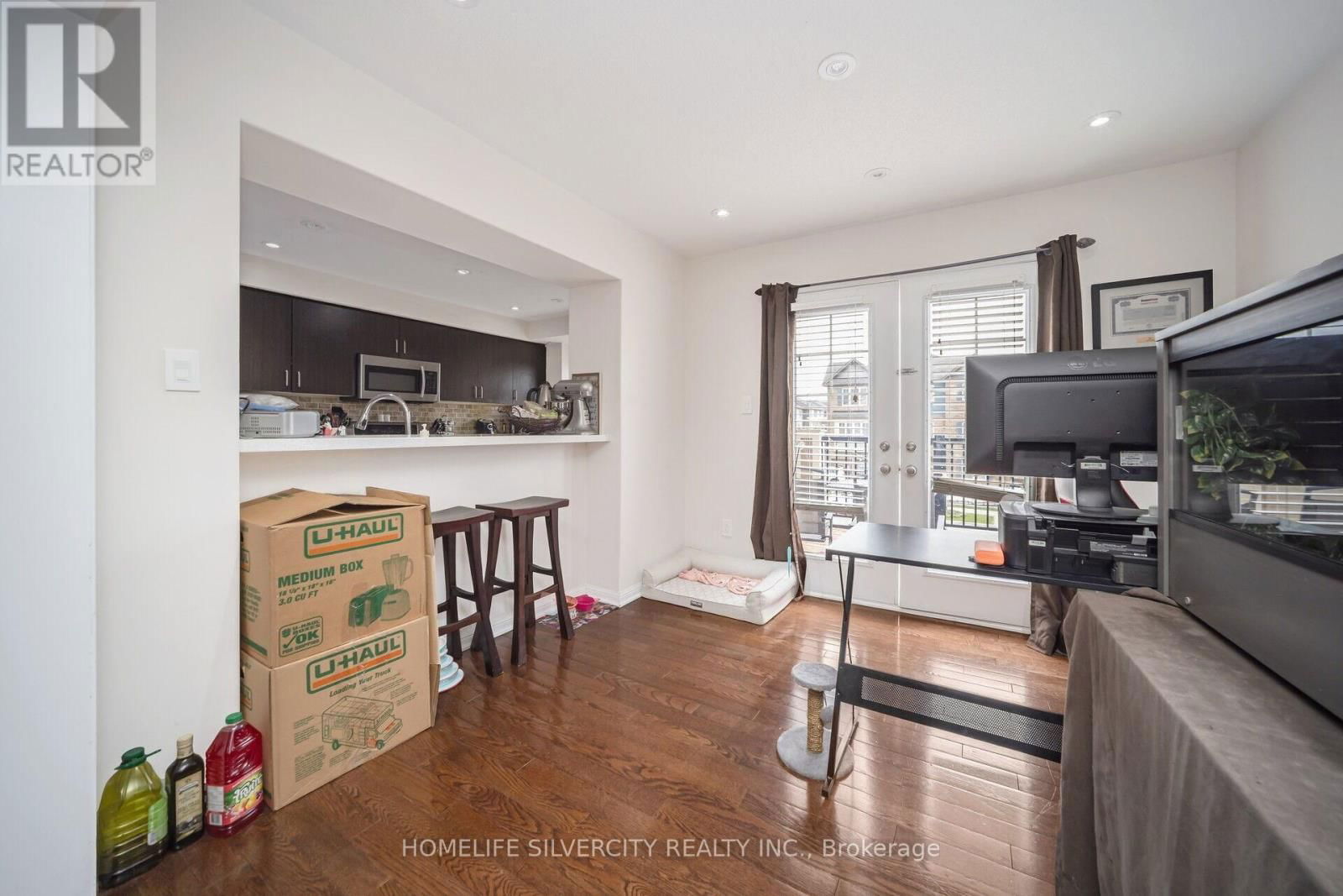 127 BLEASDALE AVENUE Image 10