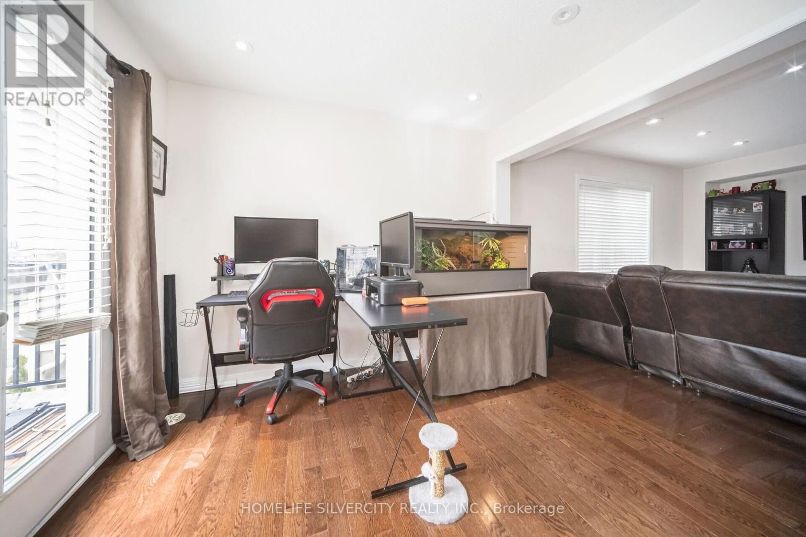 127 BLEASDALE AVENUE Image 11
