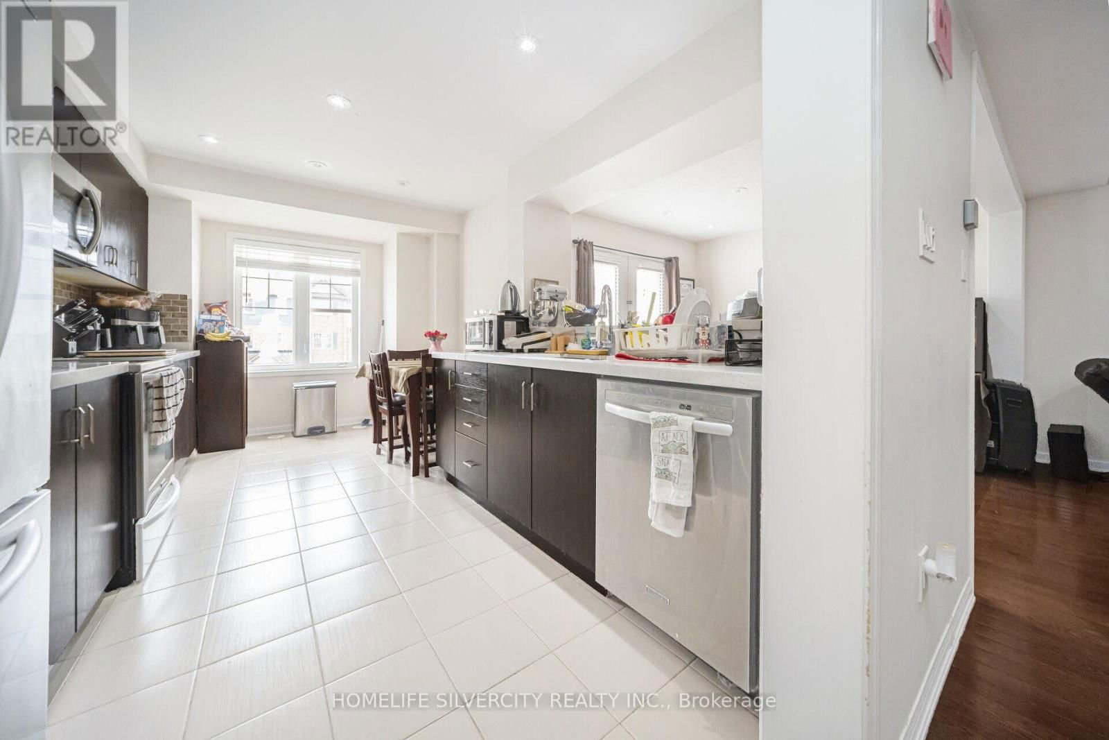 127 BLEASDALE AVENUE Image 15
