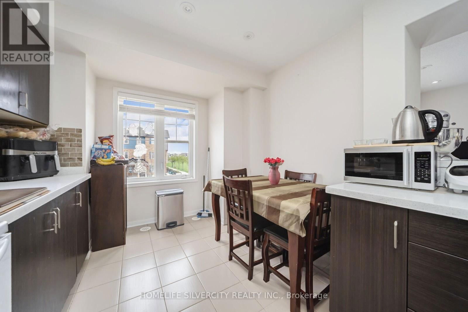 127 BLEASDALE AVENUE Image 17