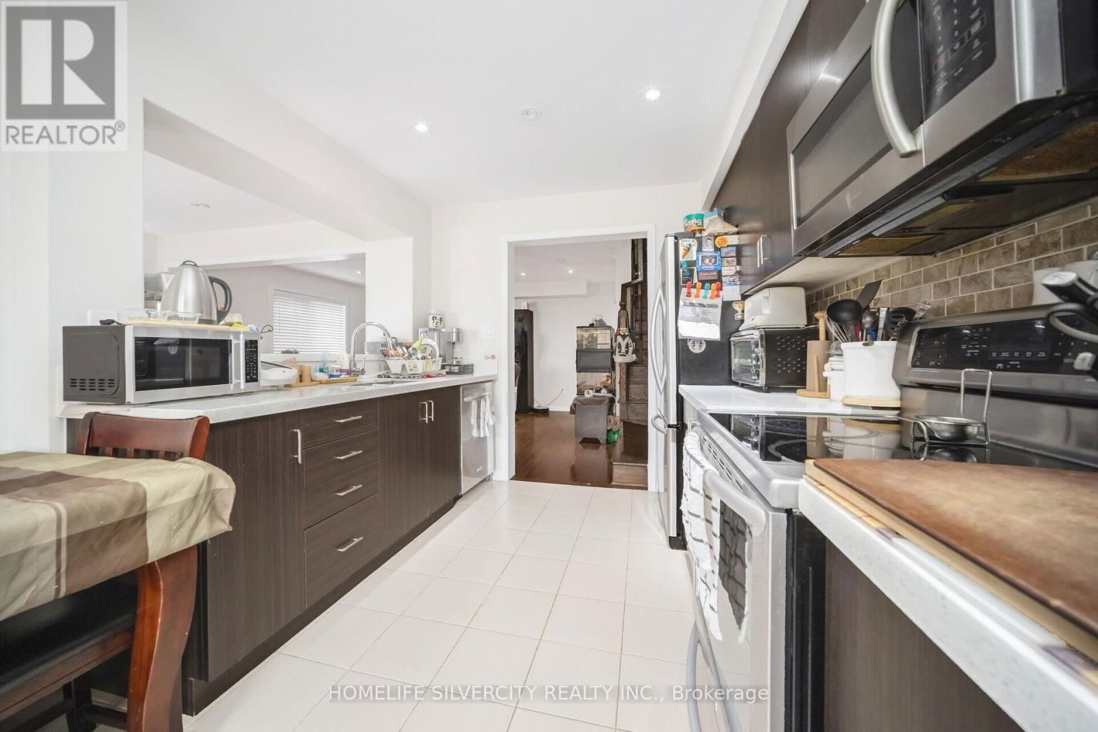 127 BLEASDALE AVENUE Image 18