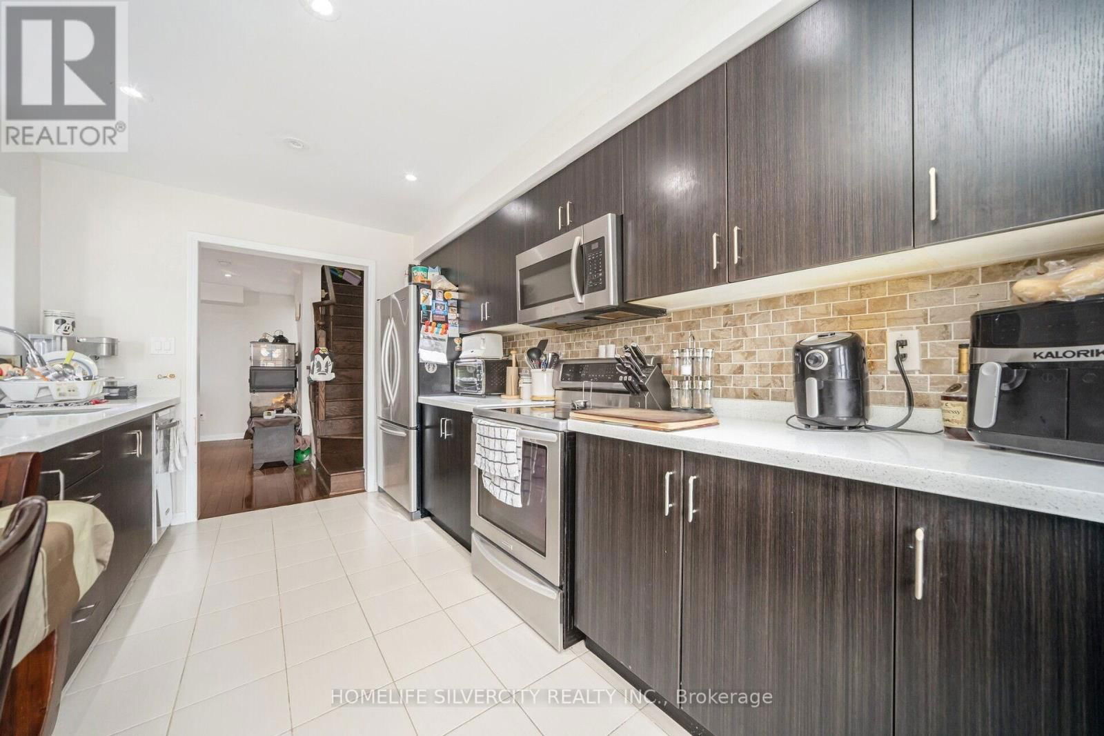 127 BLEASDALE AVENUE Image 19