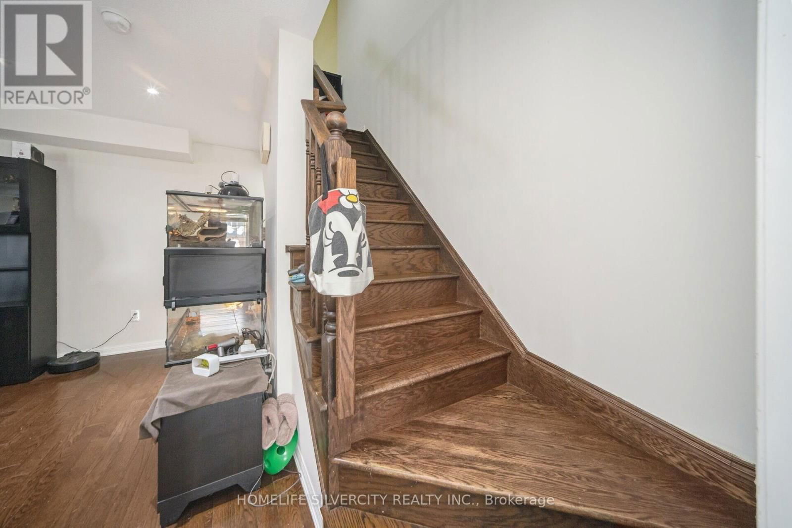 127 BLEASDALE AVENUE Image 21