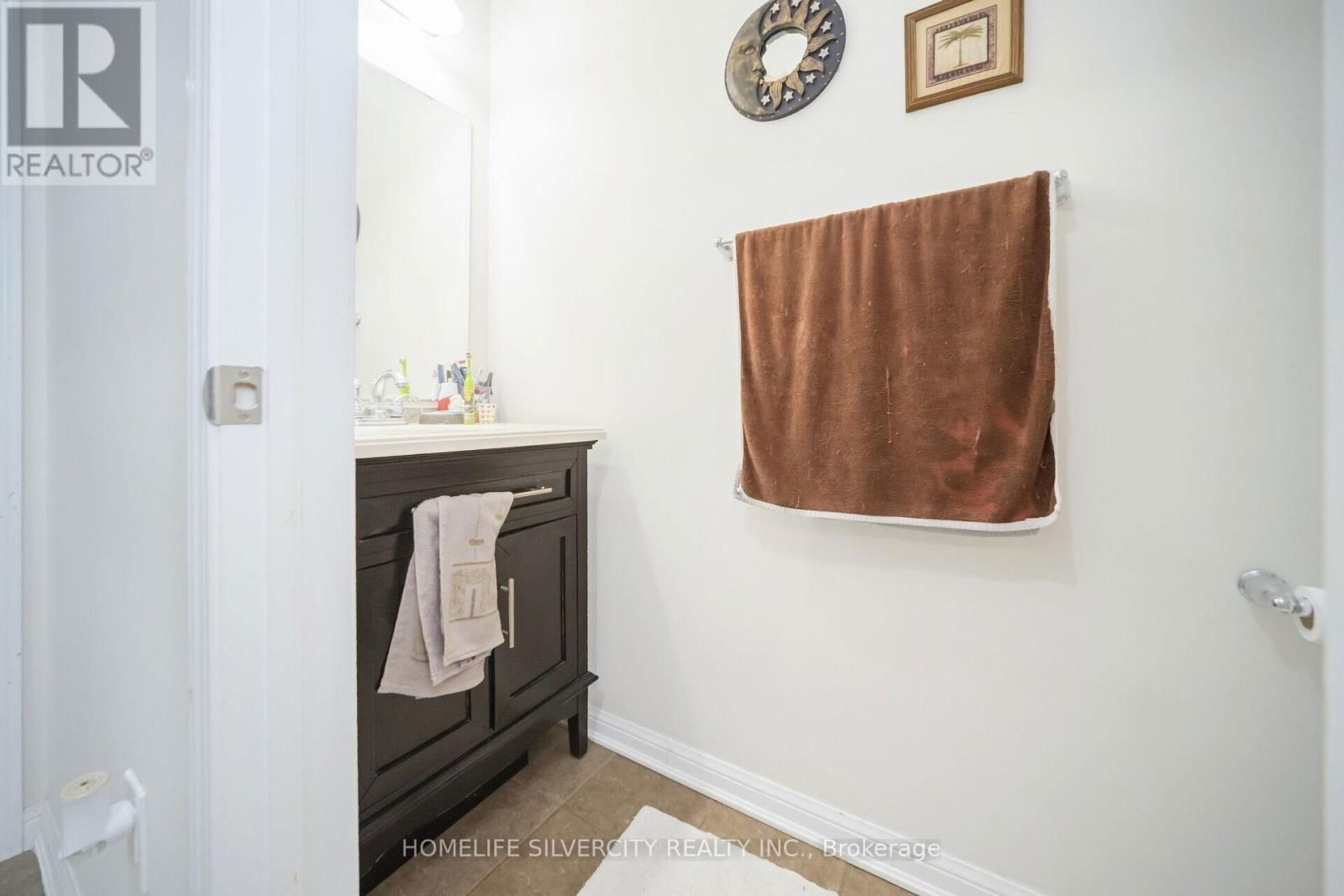 127 BLEASDALE AVENUE Image 32