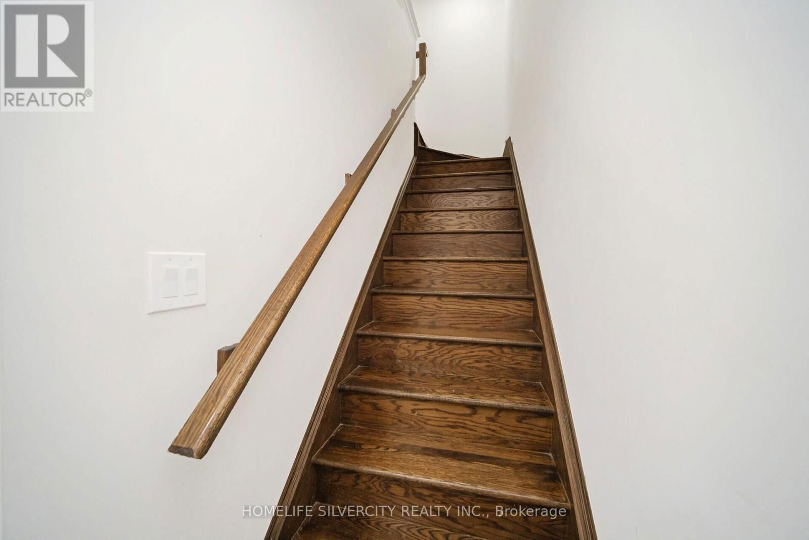 127 BLEASDALE AVENUE Image 4