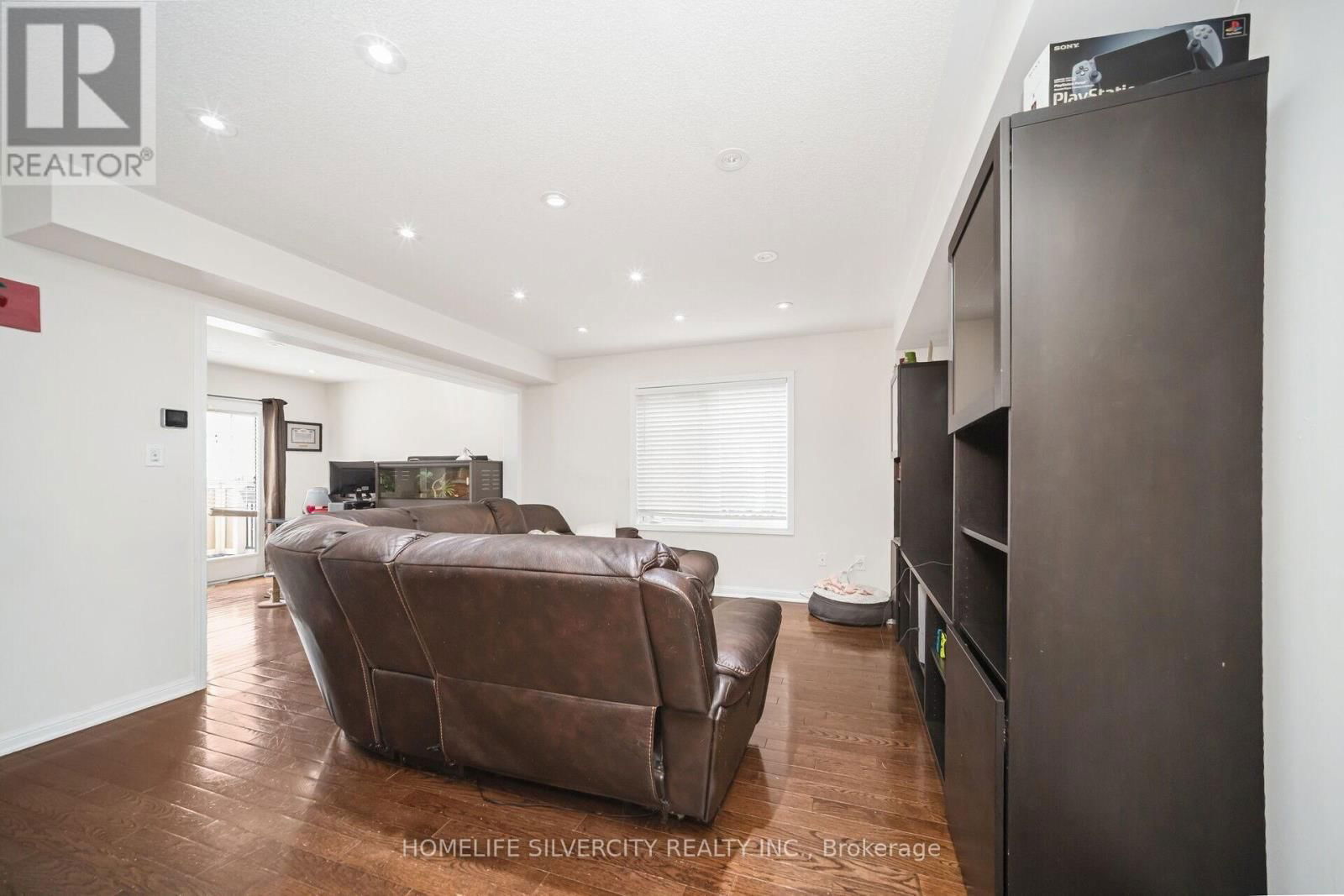 127 BLEASDALE AVENUE Image 5
