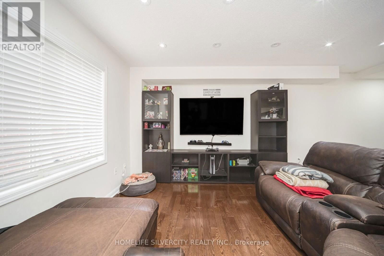127 BLEASDALE AVENUE Image 7