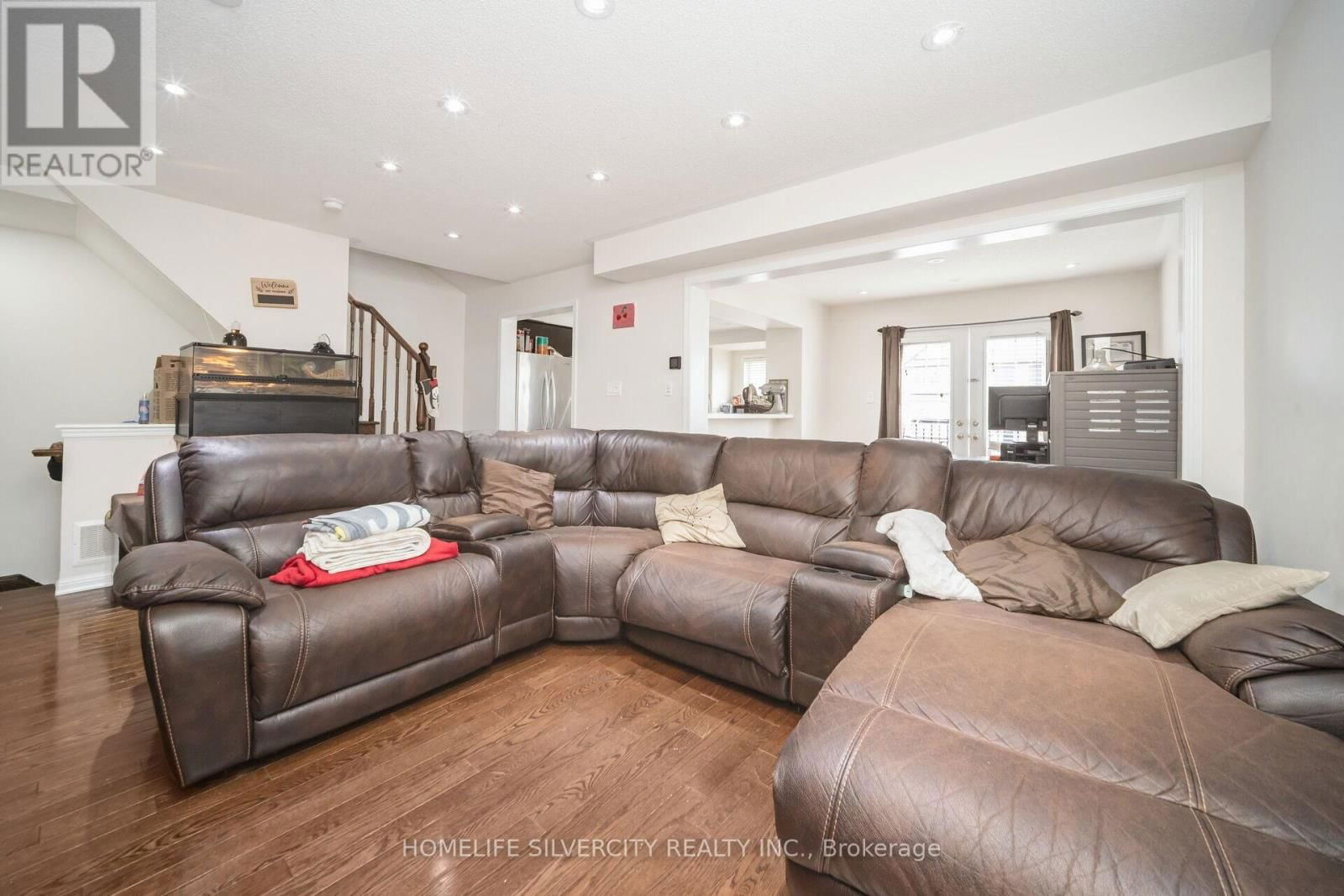 127 BLEASDALE AVENUE Image 8