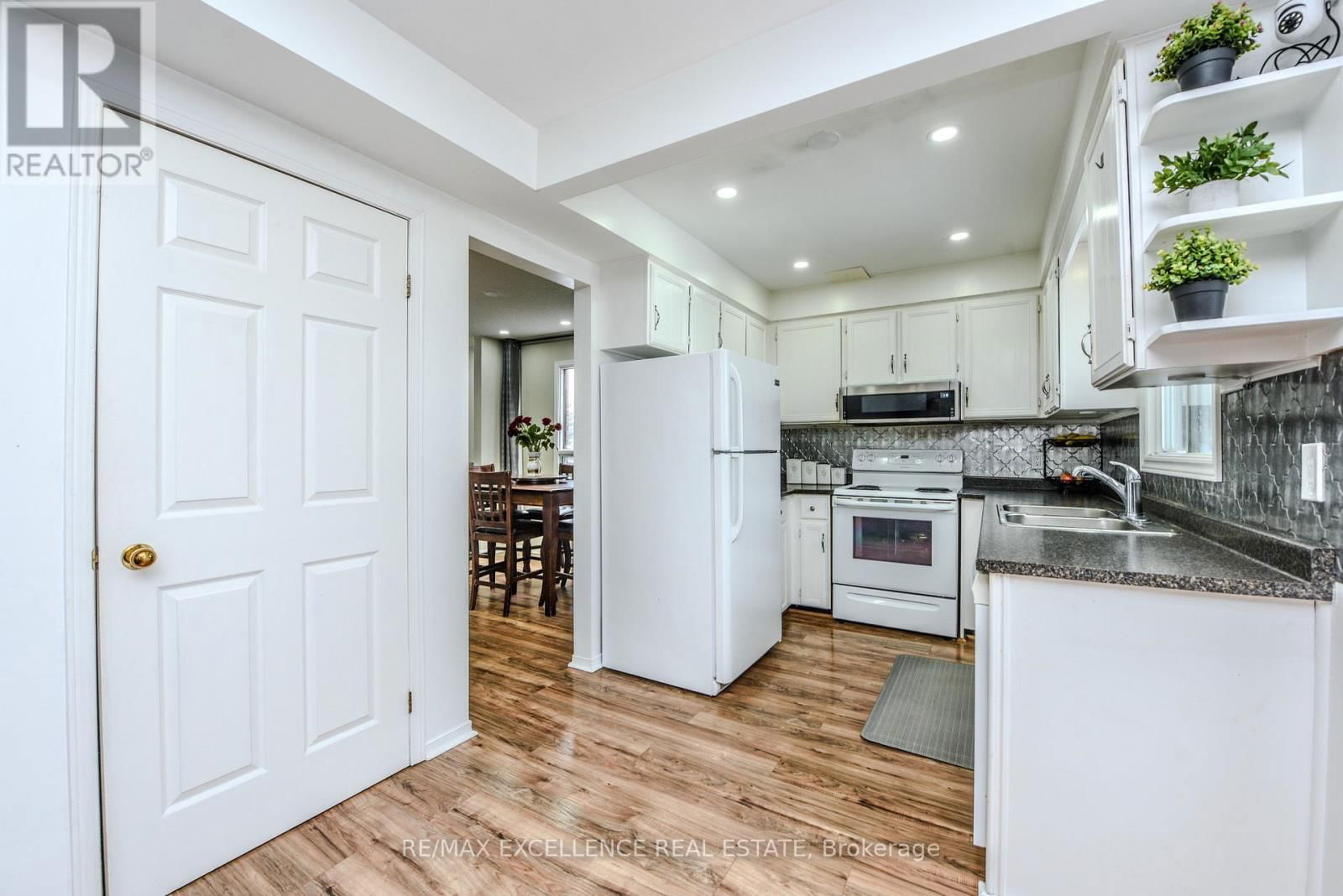 12 FIELDGATE DRIVE Image 15