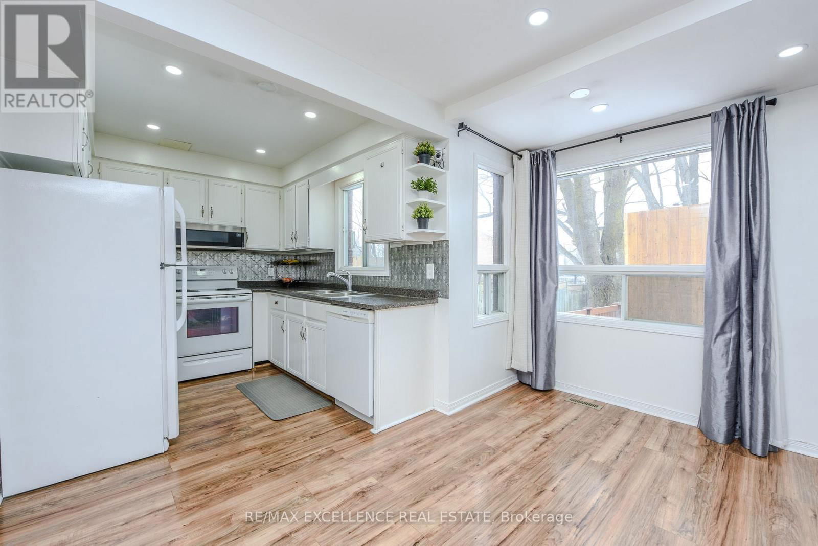 12 FIELDGATE DRIVE Image 17