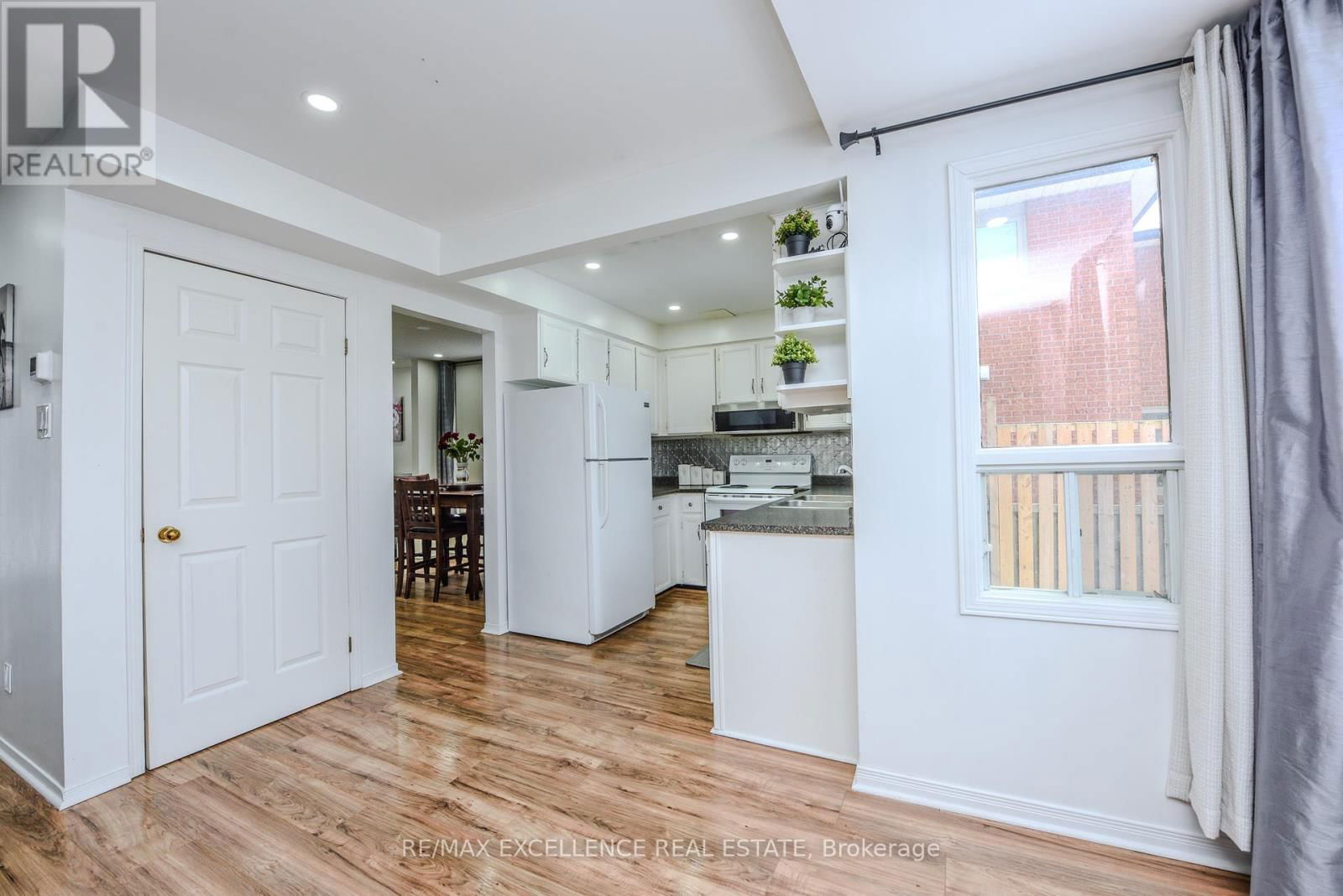 12 FIELDGATE DRIVE Image 18