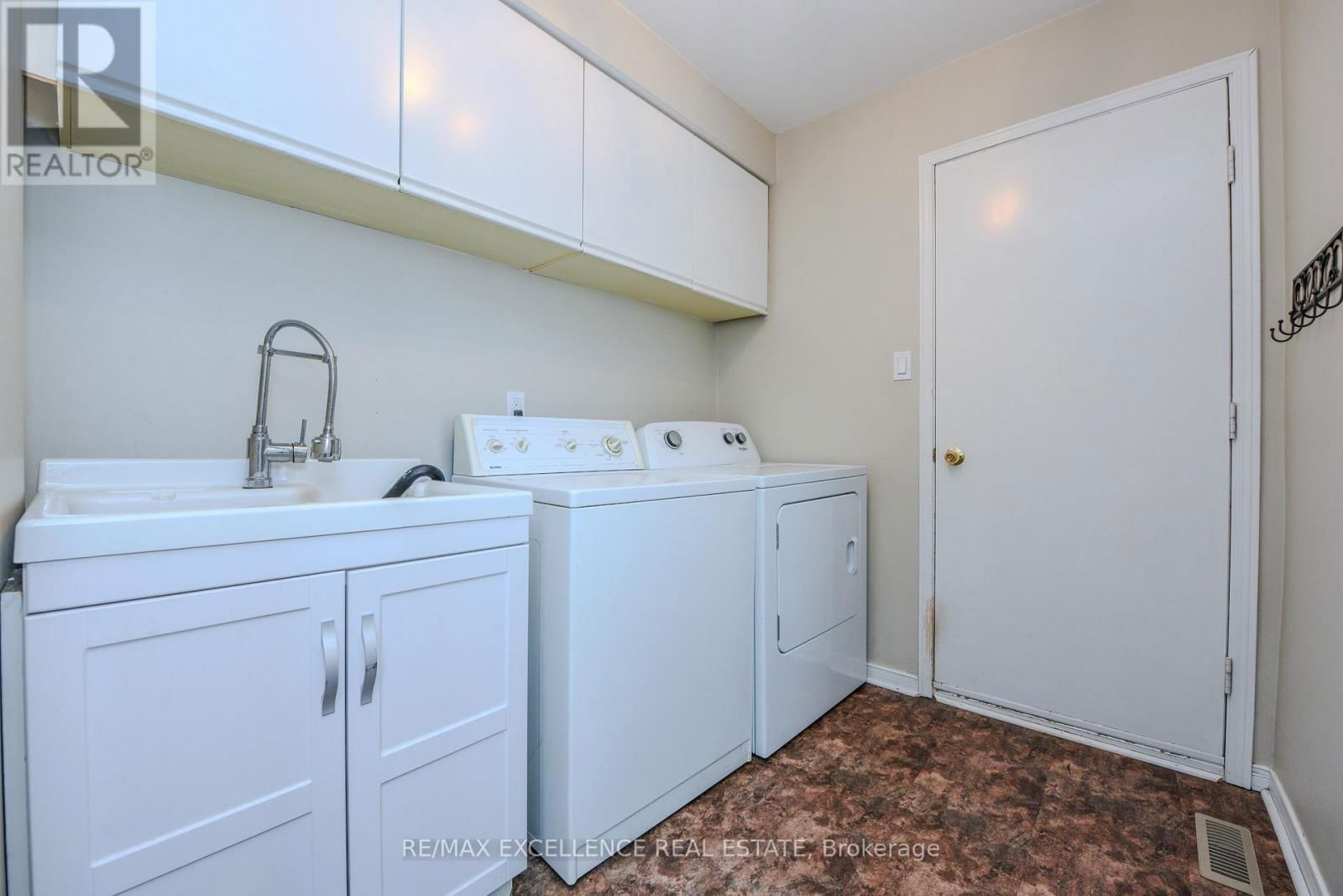 12 FIELDGATE DRIVE Image 19