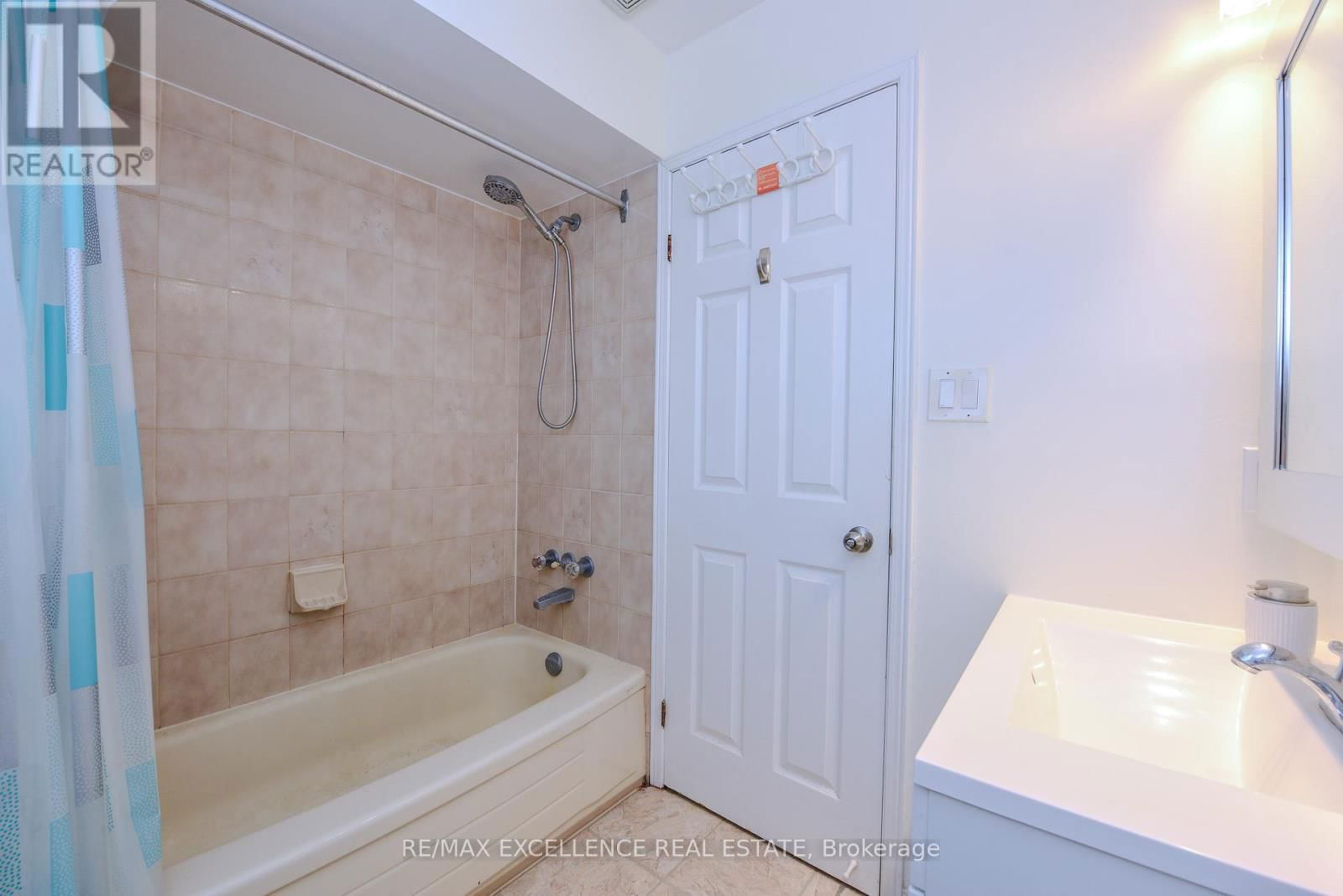 12 FIELDGATE DRIVE Image 30