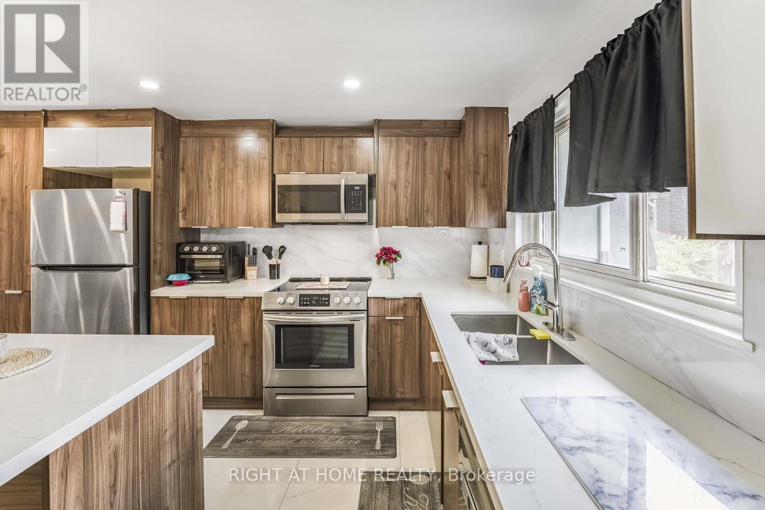 35 DARRAS COURT Image 10
