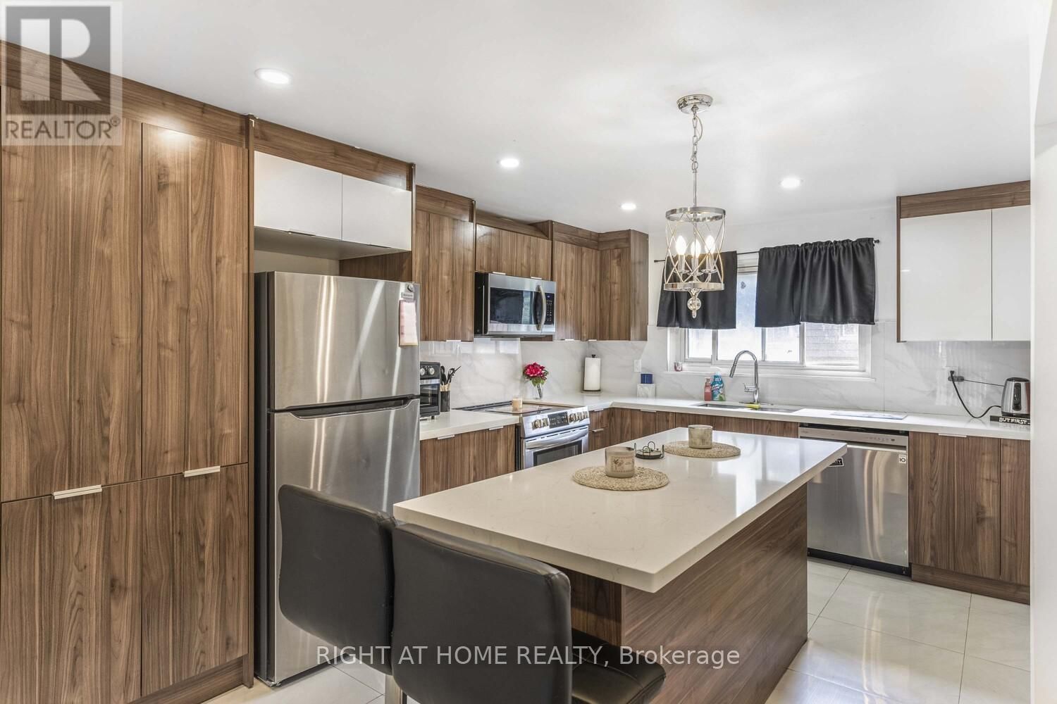 35 DARRAS COURT Image 12
