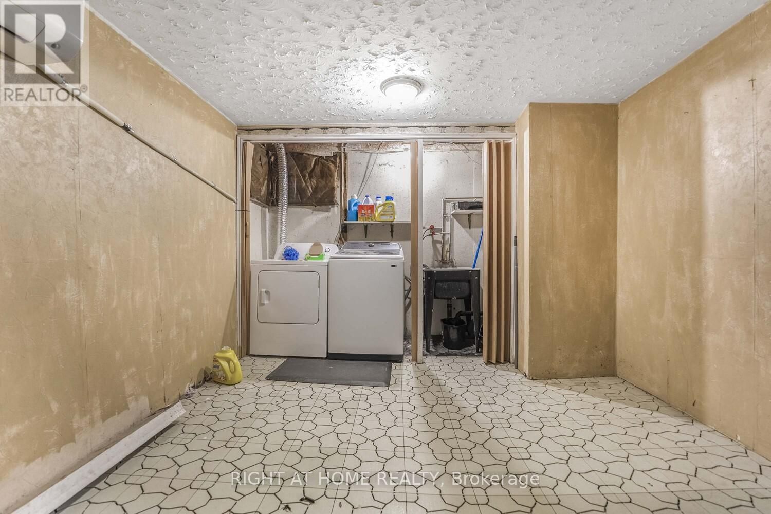 35 DARRAS COURT Image 22