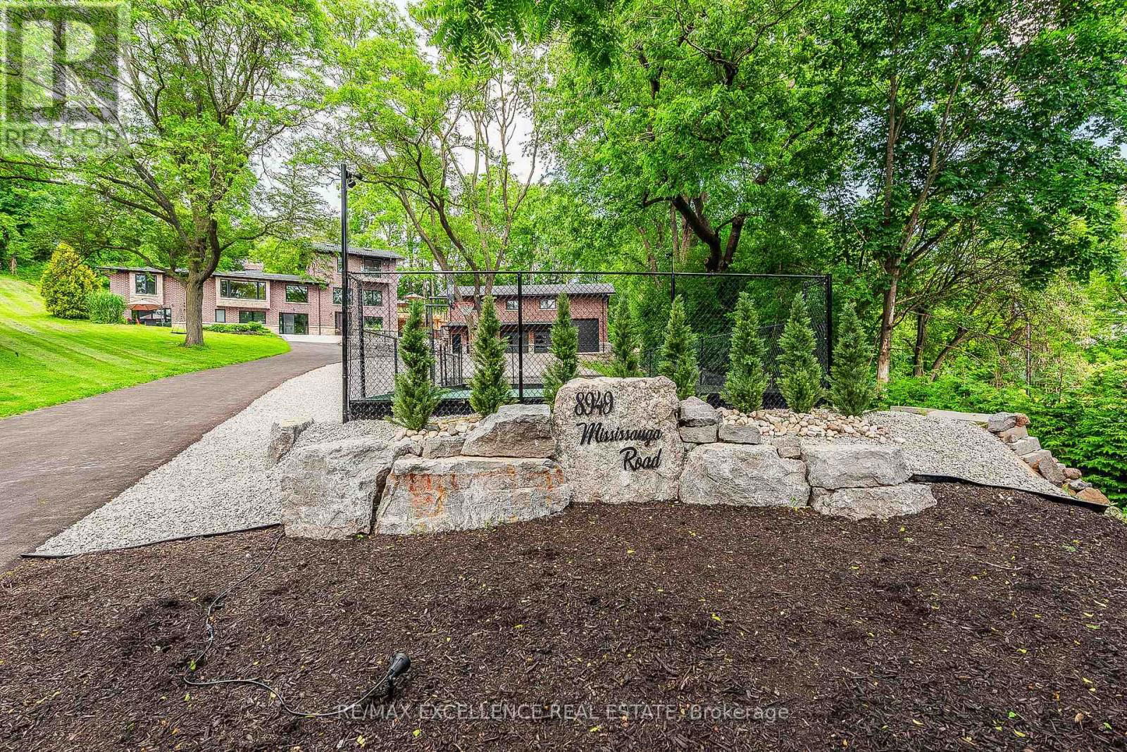 8949 MISSISSAUGA ROAD Image 11