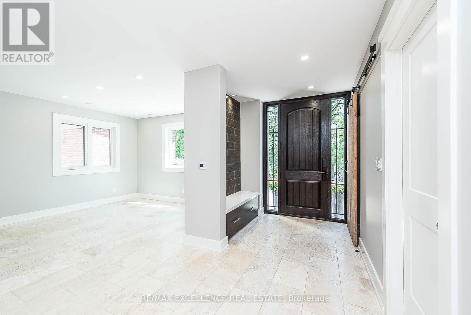 8949 MISSISSAUGA ROAD Image 12