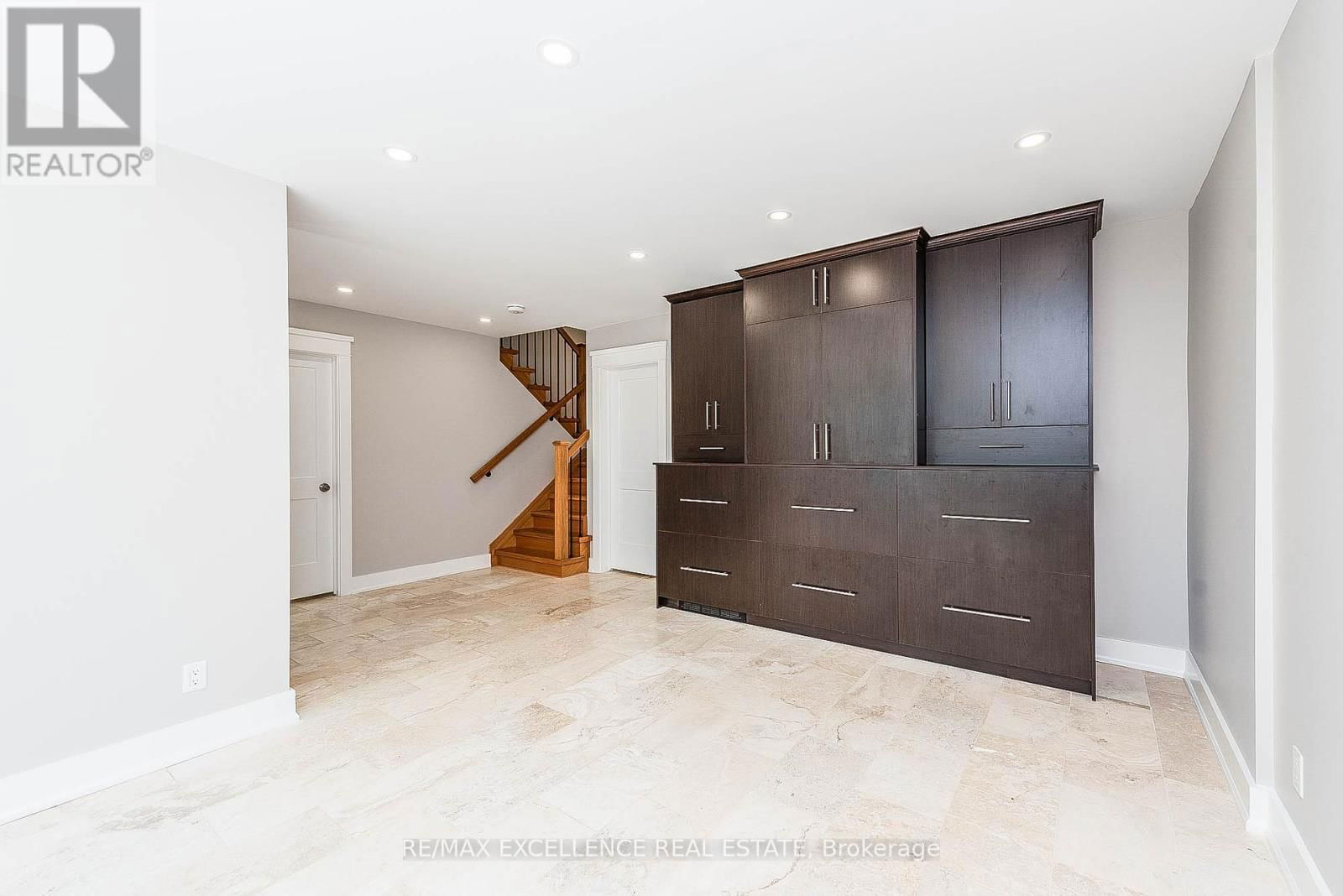 8949 MISSISSAUGA ROAD Image 13